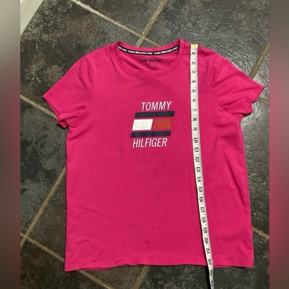 Tommy Hilfiger Cargo Shorts and T-Shirt Outfit. Size S - Picture 2 of 12